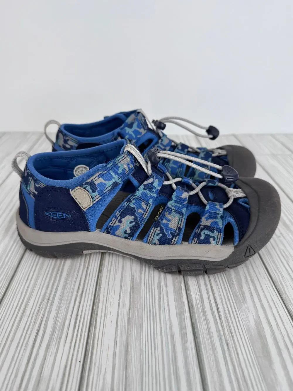 Keen Newport H2 sandals kids size 4 blue camo closed toe water outdoor hiking